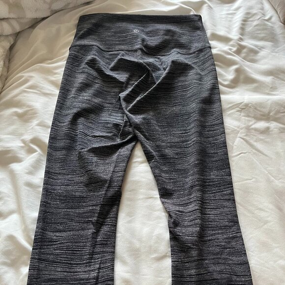 🌸 Lululemon crop leggings 🌸 - Picture 2 of 4